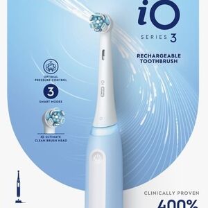 Oral-B iO Series 3 Electric Toothbrush - White and Blue